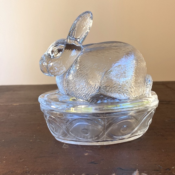 Vintage Galerie Covered Candy Dish Rabbit Bunny on a Basket Clear  2 piece - Picture 3 of 13